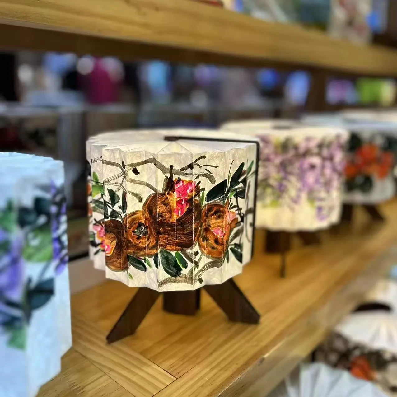 คุณภาพสูงนวัตกรรมพับกระดาษ Warm Light ตกแต่งบ้านในร่มแบบพกพา Led โคมไฟตั้งโต๊ะไม้เนื้อแข็ง