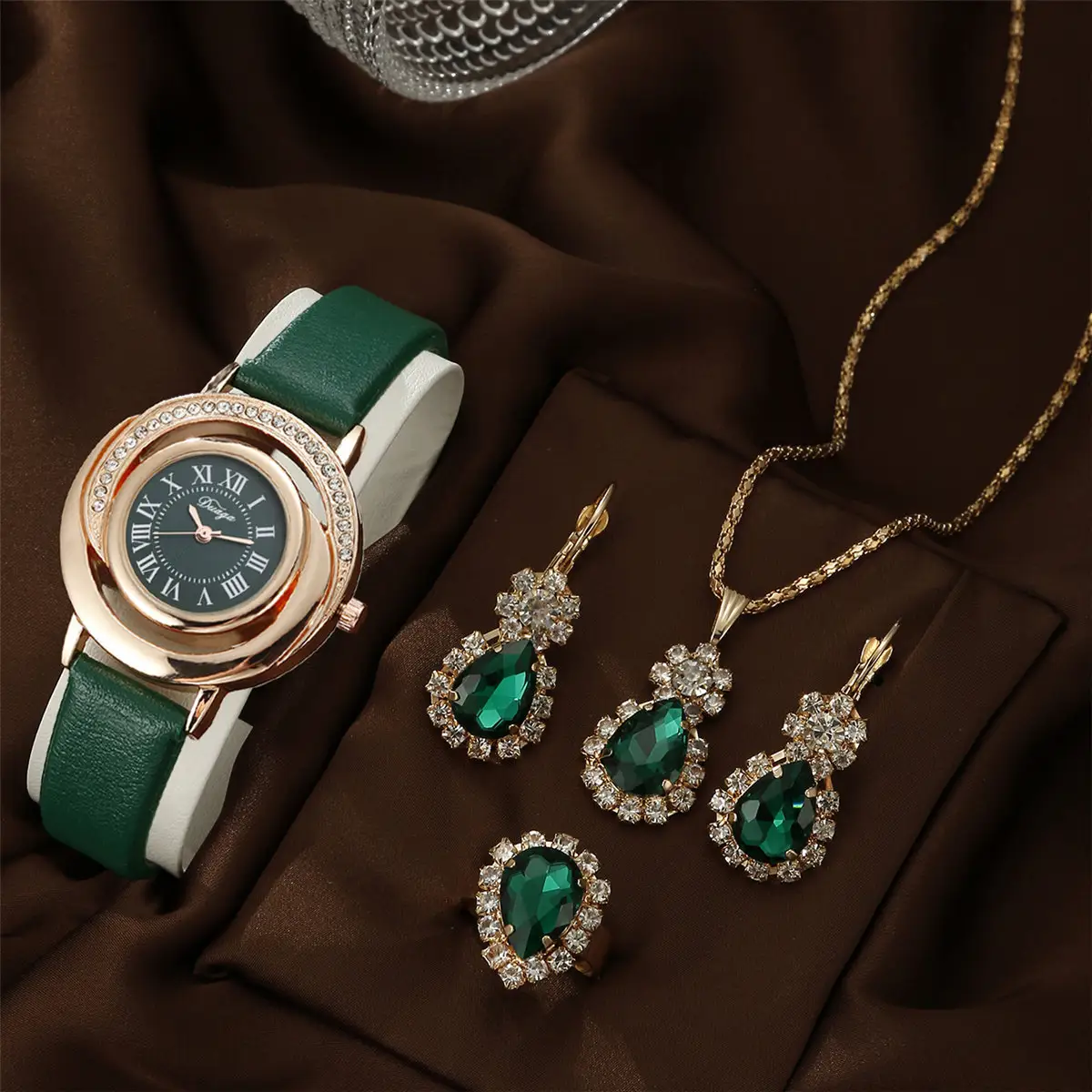 Factory Direct Sales New Style Light Luxury Simple Leather Belt Quartz Watch Female High-end Watch Luxury Jewelry Set Female