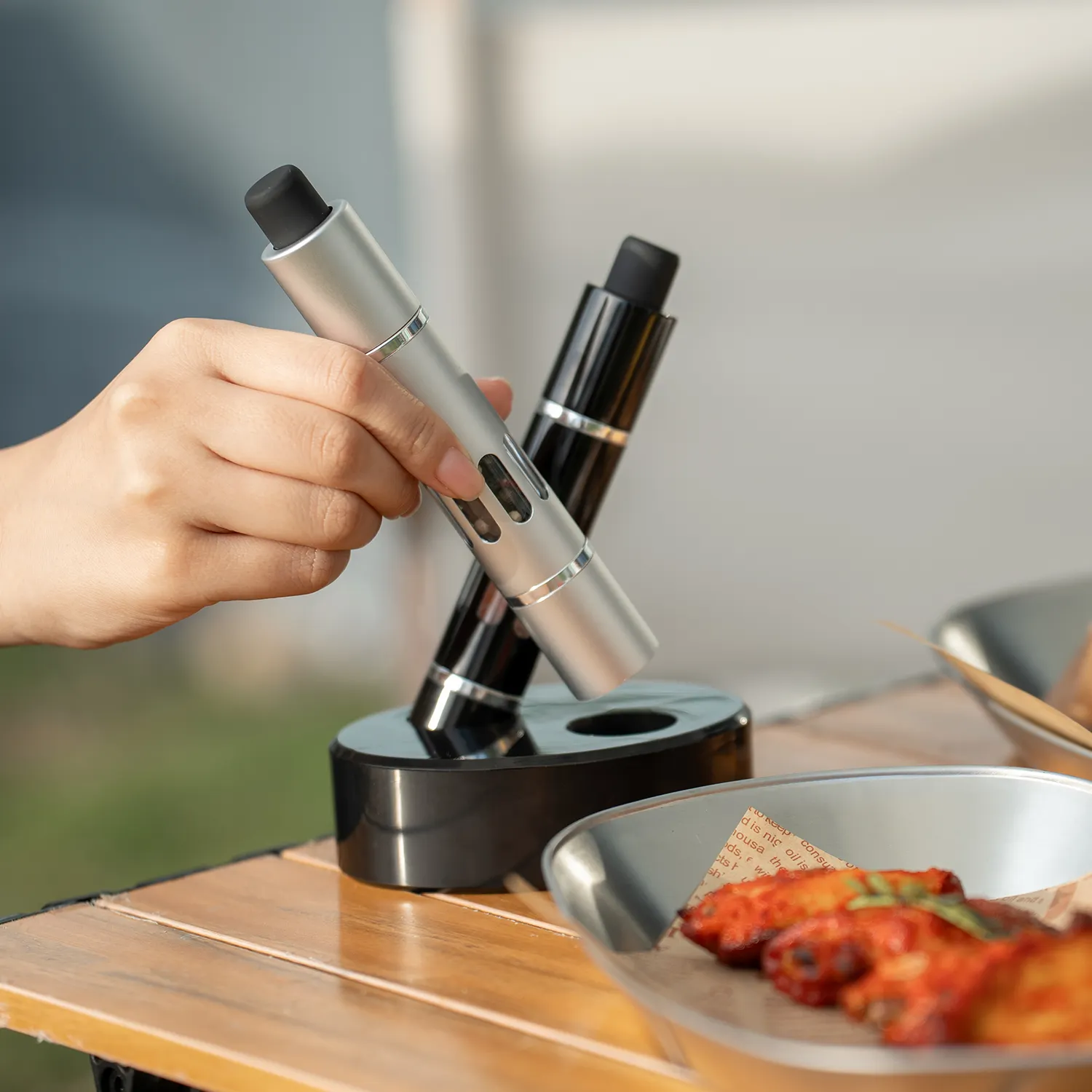 ออกแบบใหม่ขายร้อน Mini One Handed Thumb กดเกลือและเครื่องบดพริกไทยแห้ง Spice Mills เครื่องบดพริกไทยแบบพกพาชุด