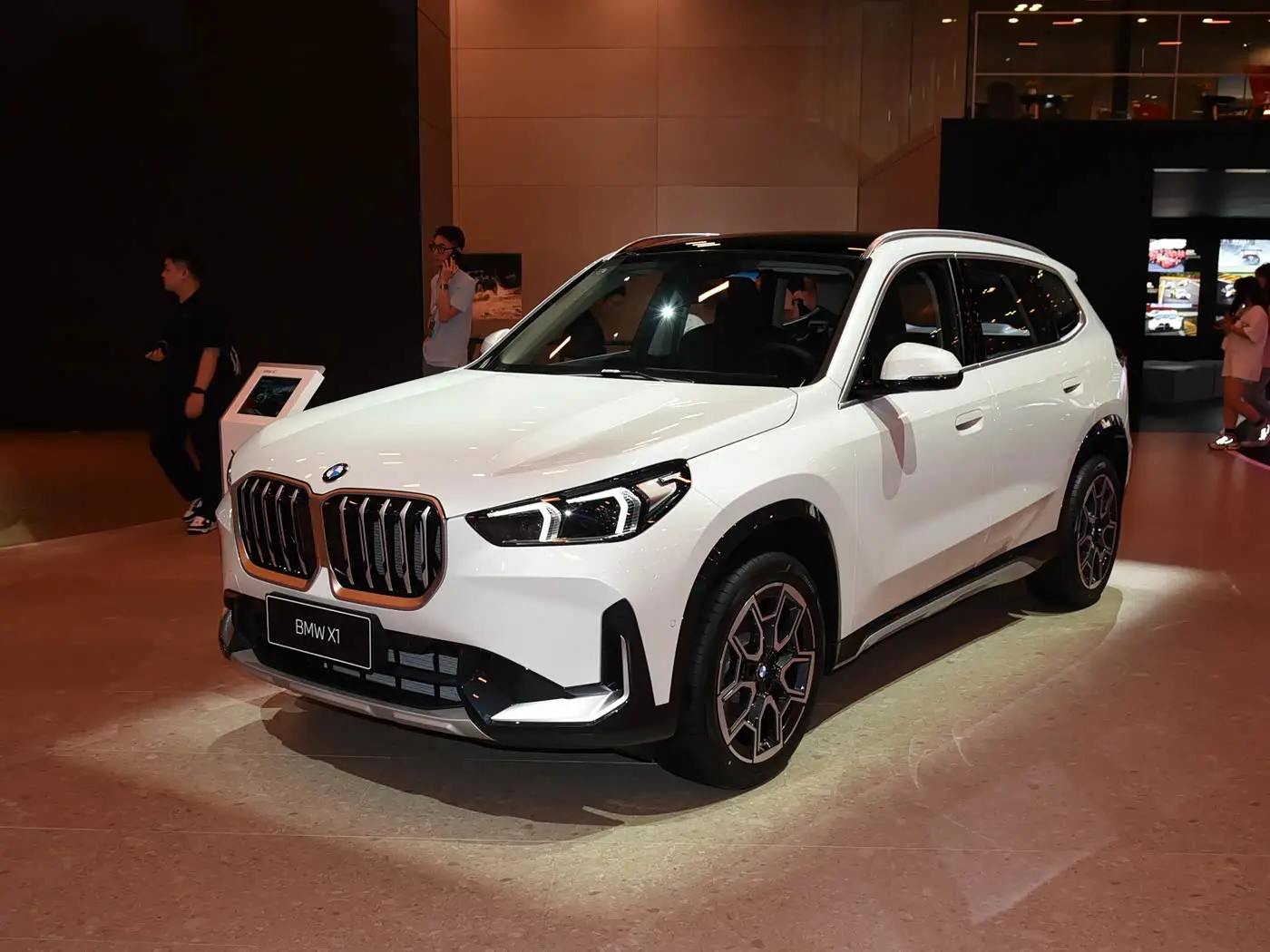 2024 BM-W X1 SDrive25Li X Design Package 2.0T Petrol Compact SUV - Harman Kardon Sound, Panoramic Sunroof, Leather Seats