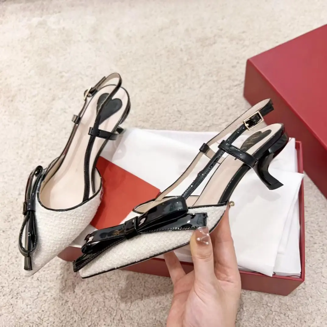 ฤดูใบไม้ผลิ/ฤดูร้อนหนังสิทธิบัตรชี้สีบล็อกโบว์ผู้หญิงรองเท้าแตะปากตื้นส้นลูกแมวกลางอากาศติดตามรองเท้า