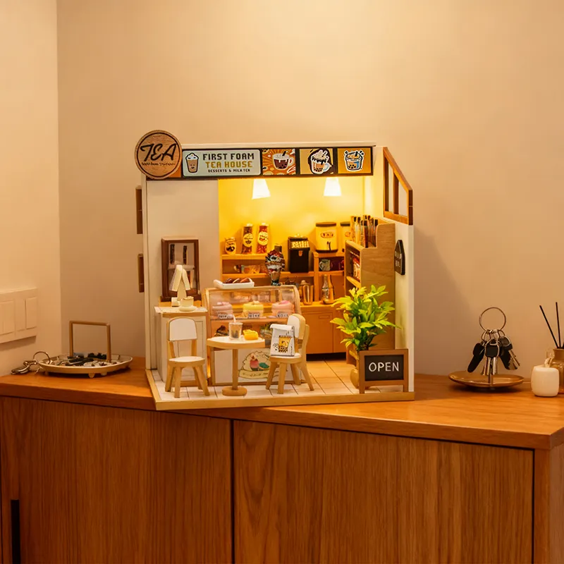 Hongda 2025 สินค้าใหม่ M2505 First Foam Tea House ชุดตุ๊กตา Miniature Diy บ้านตุ๊กตาไม้ตุ๊กตาสำหรับผู้ใหญ่