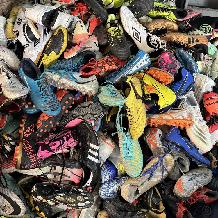 รองเท้าฟุตบอลผู้ชาย Preloved International Brand Bales Thrift Mixed Used Football sneakers Boots for Resale